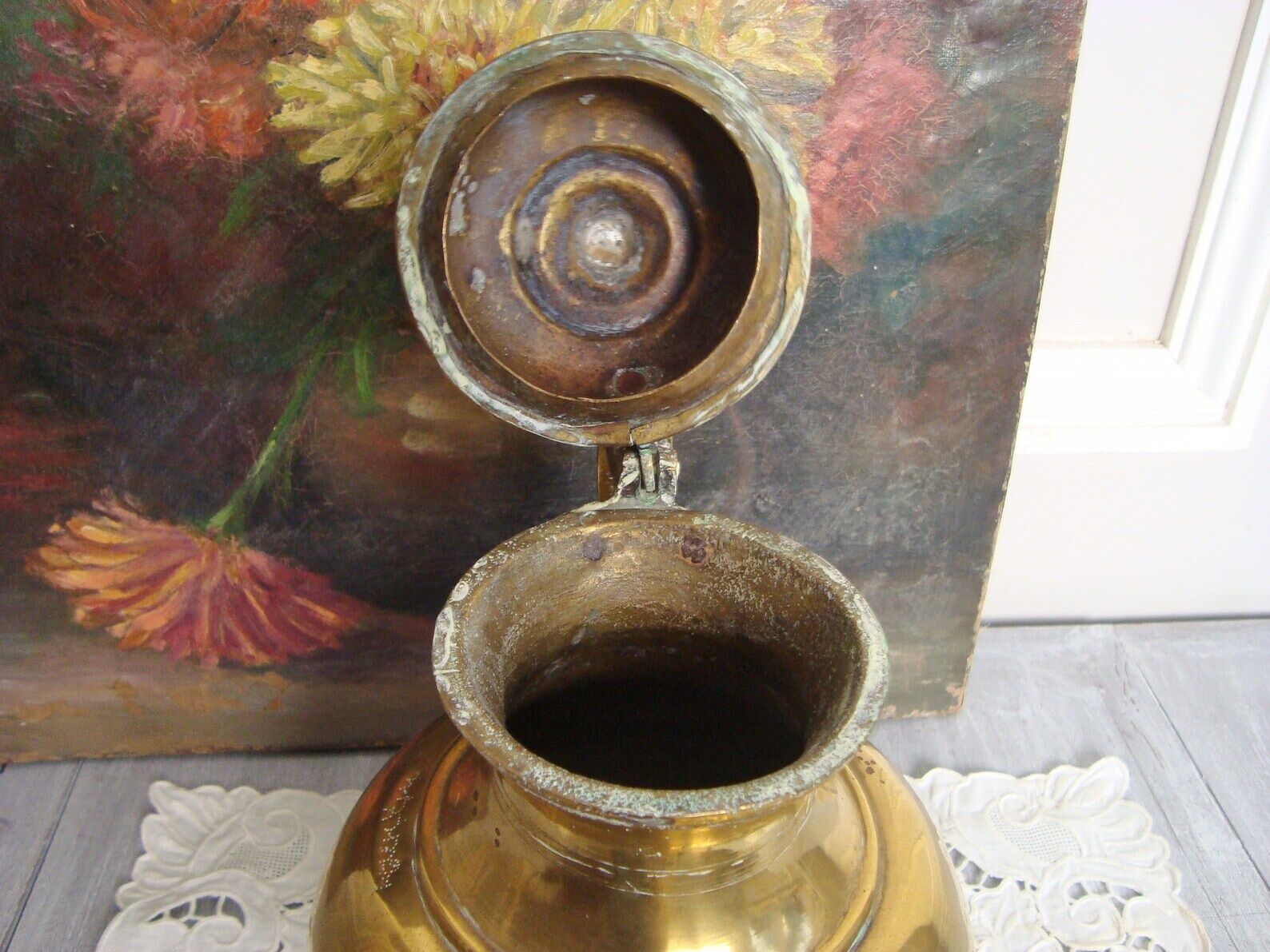 Vintage teapot signed brass decoration of North African style