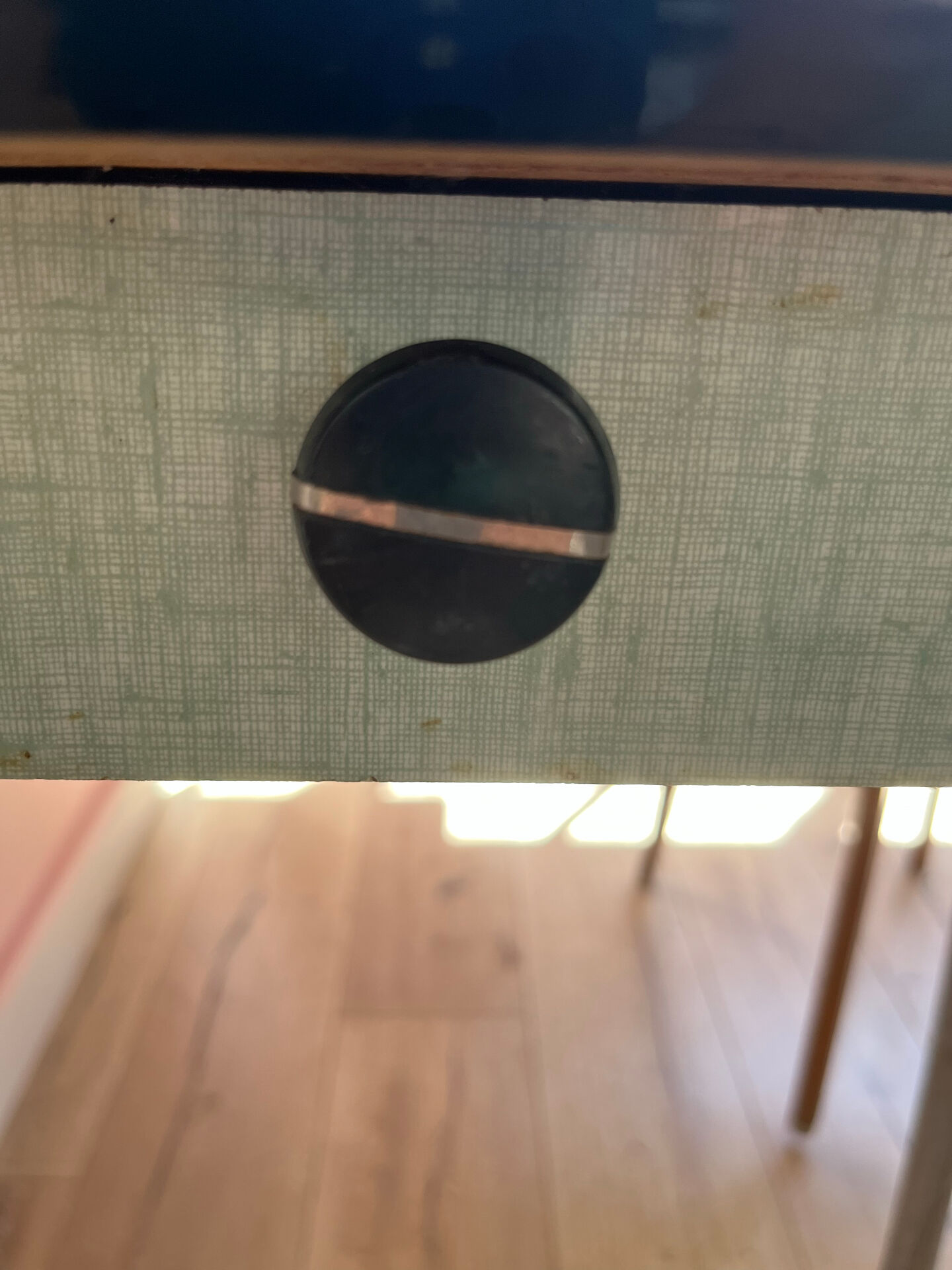 Green water Formica table with its 2 extensions.
