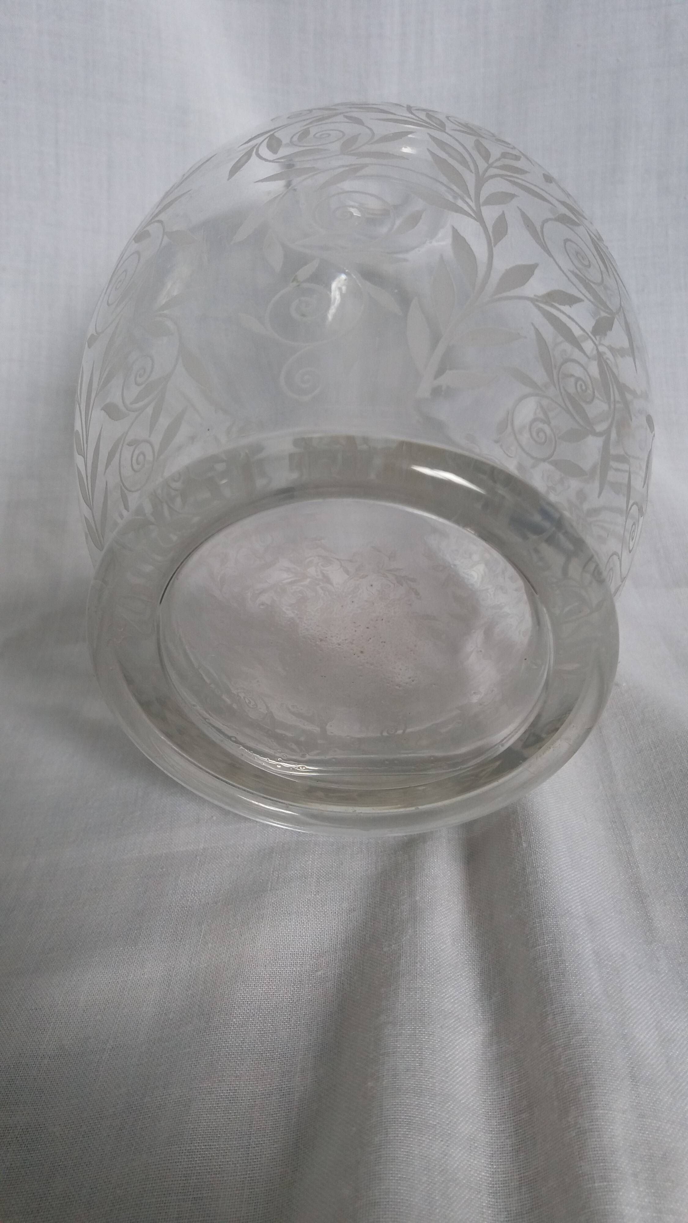 Carafe bottle with a stopper, engraved patterns, Baccarat, Golfe Juan