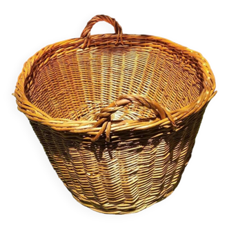 Wicker laundry basket