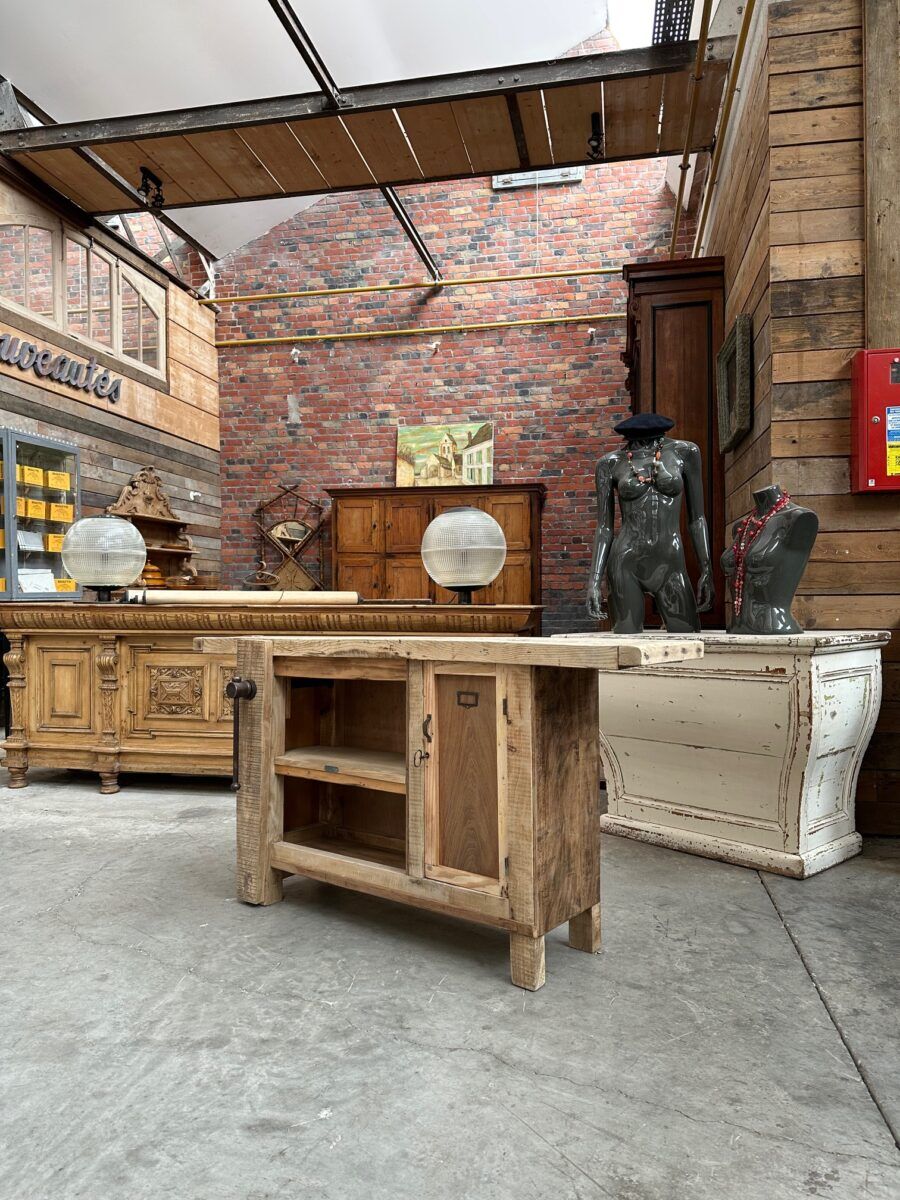 Joiner's workbench from the early 20th century.