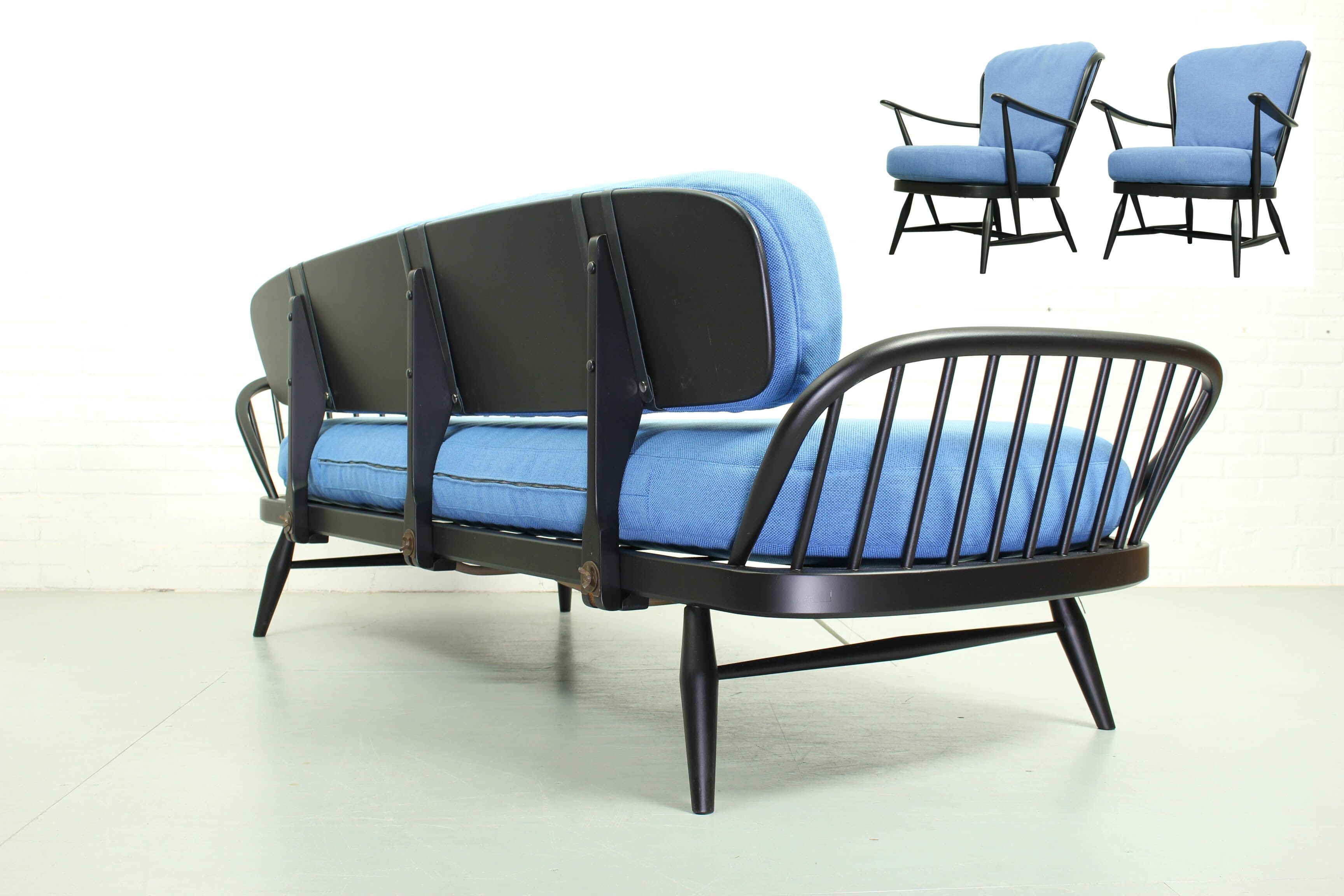 Lounge set with sofa daybed model ‘355’ and 2 windsor lounge chairs Lucian Ercolani for Ercol
