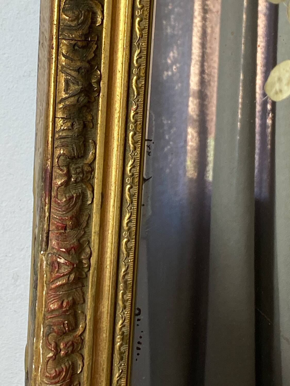 Antique mirror in carved gilded wood