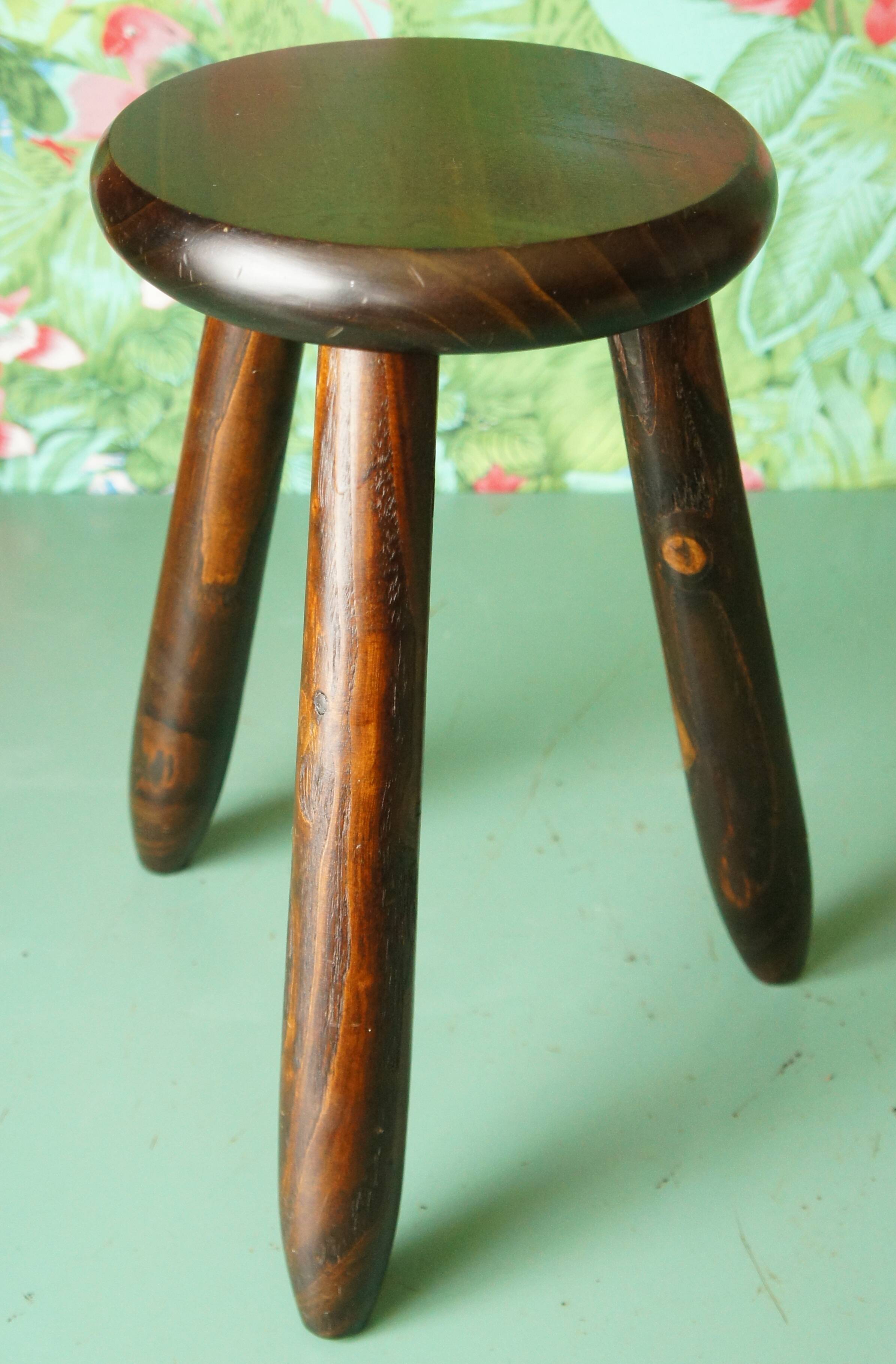 Tripod stool feet "pencil"