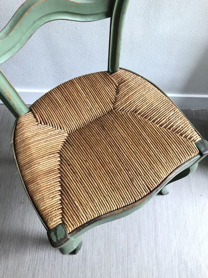 Chaise patinée verte