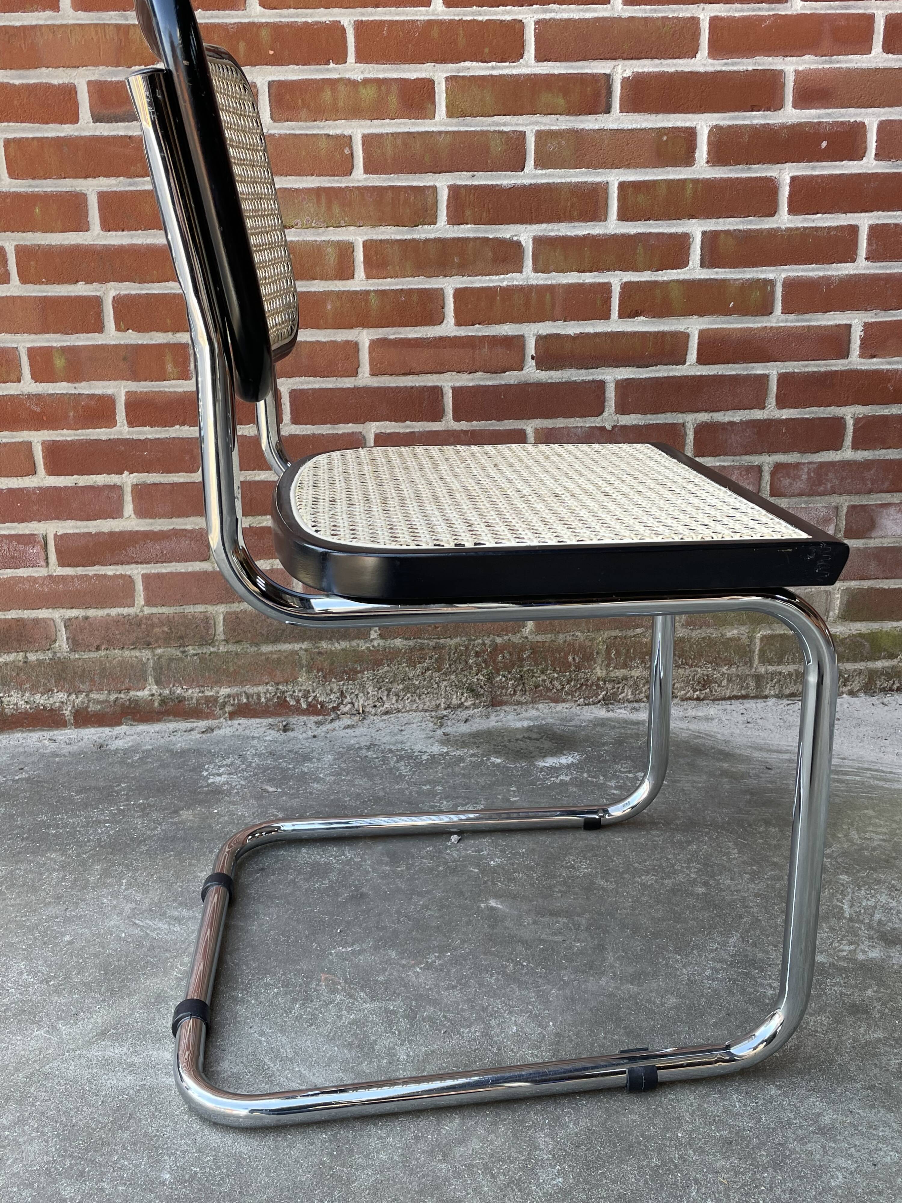 Ensemble de 4 chaises vintage modèle Cesca B32 en noir et chrome