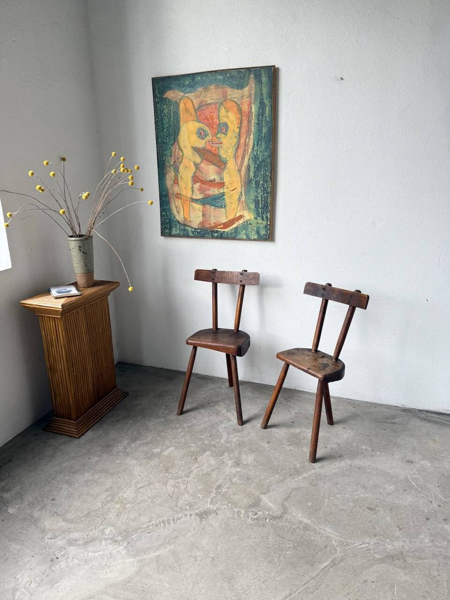 Paire de chaises tripodes savoyardes art populaire chêne