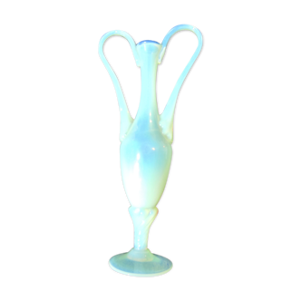 Vase en opaline couleur opalescente