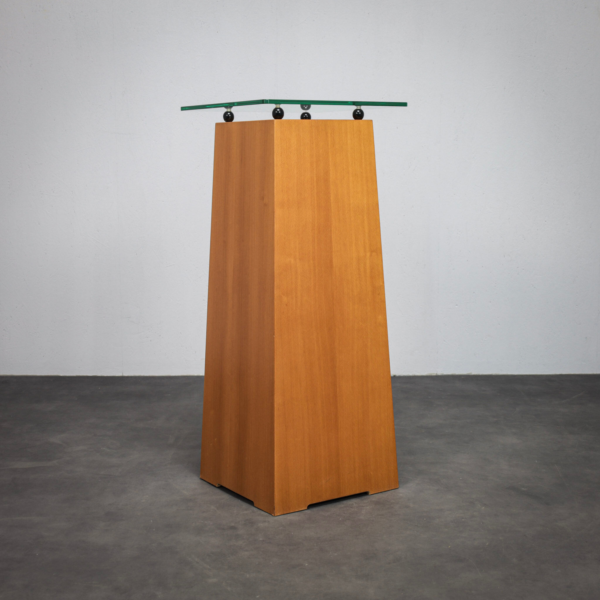 Commode italienne postmoderne avec plateau en verre (années 1980)