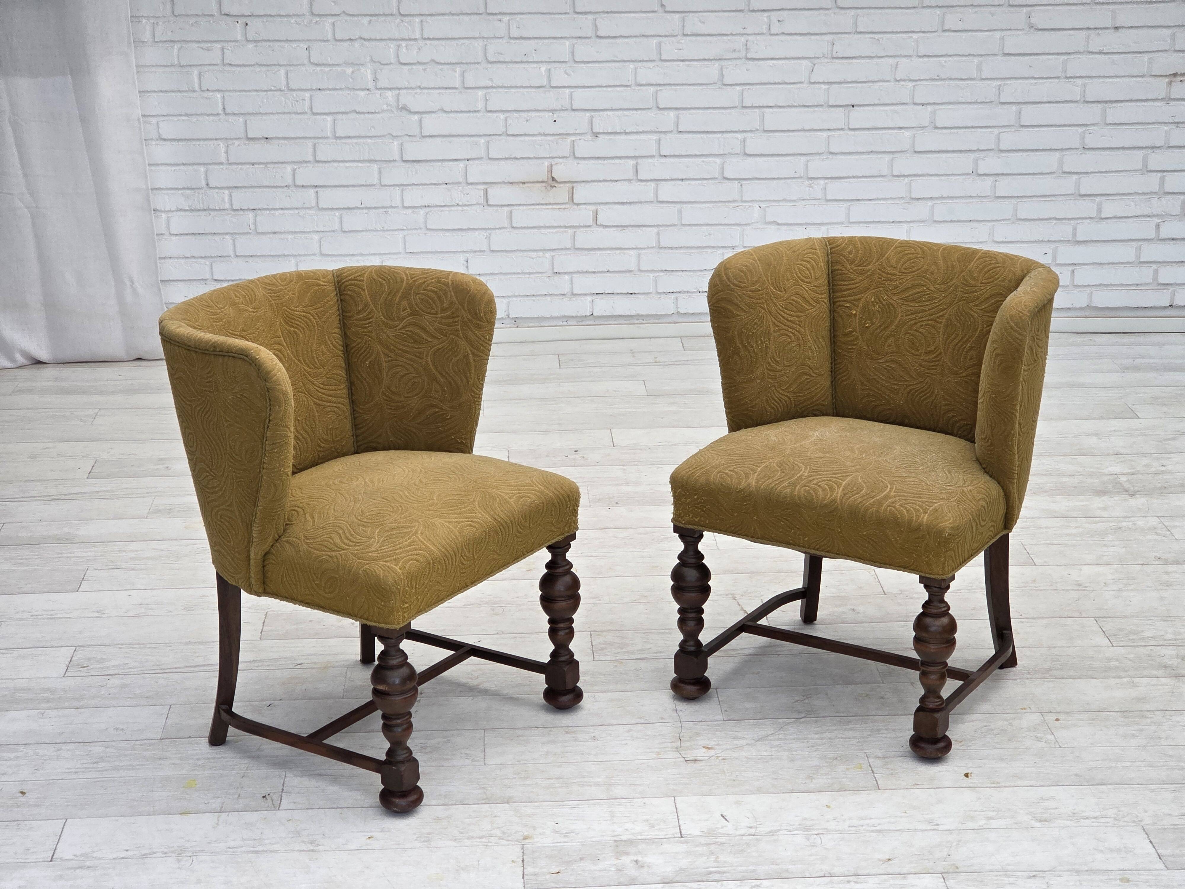 Chaise lounge danoise des années 1950, velours/laine vert, bois de chêne foncé.