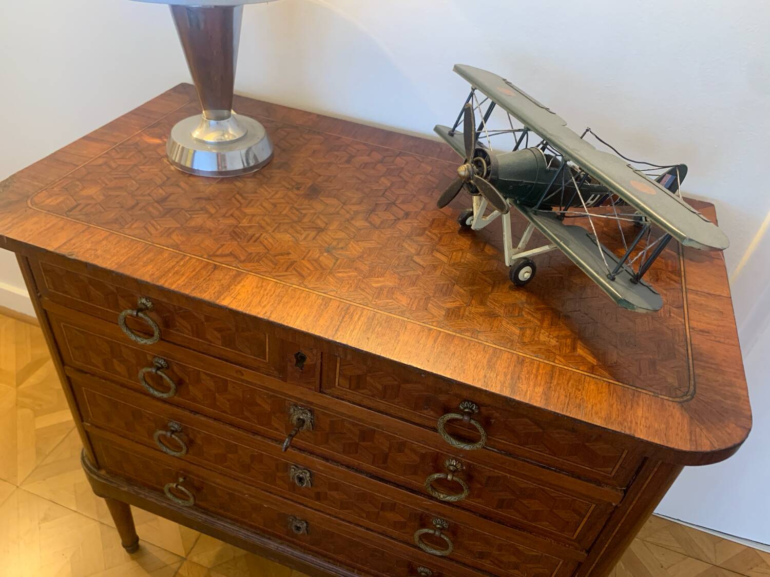 Marquetry chest of drawers