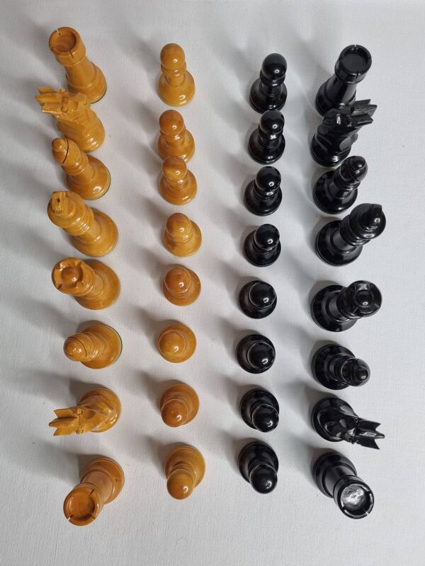 Jeu d’échecs Staunton en bois laqué – Roi 10 cm – El Corte Inglés