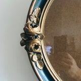 Oval frame decorated with 19th century flowers