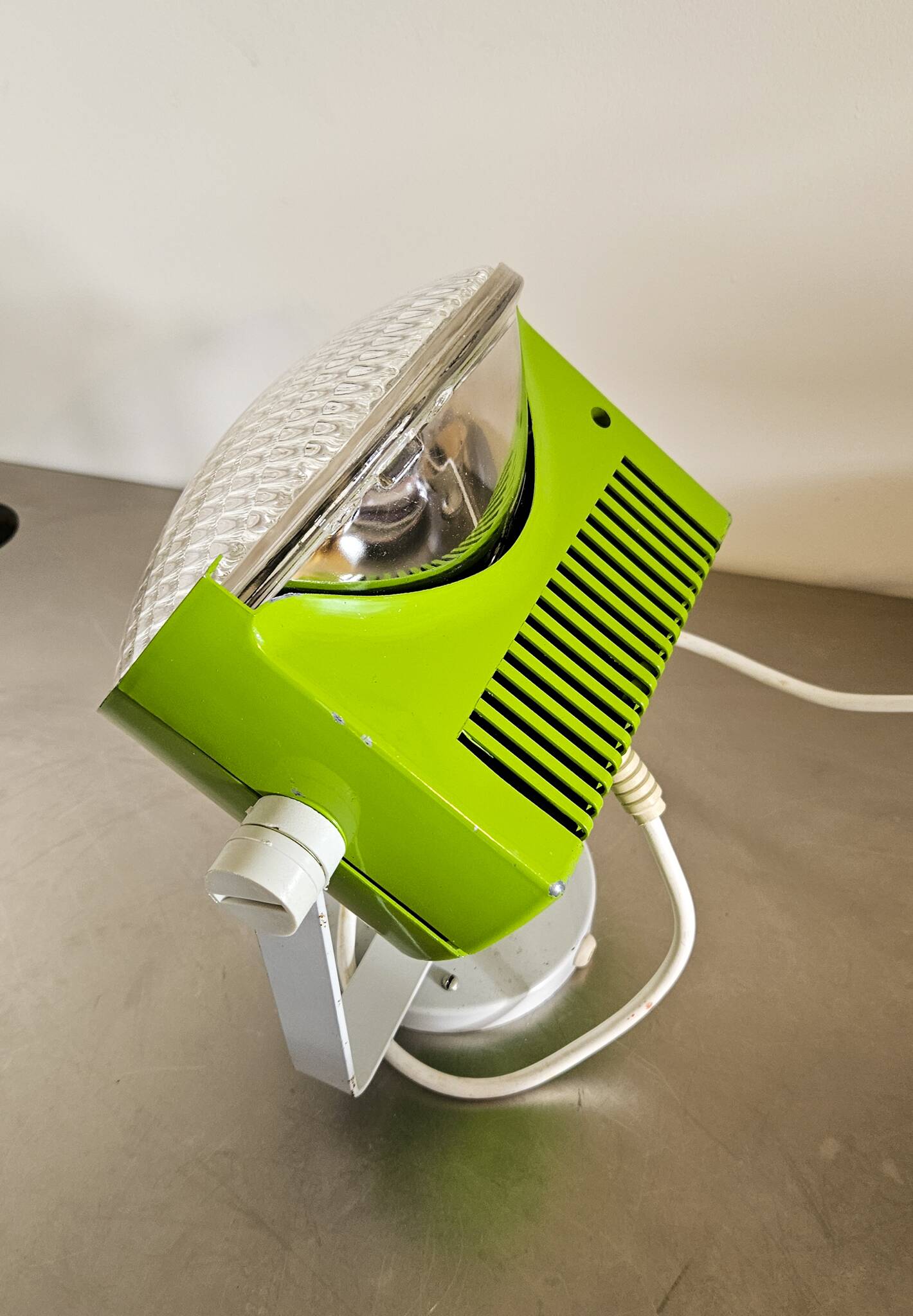 Spot vintage design 1970s apple green LITA