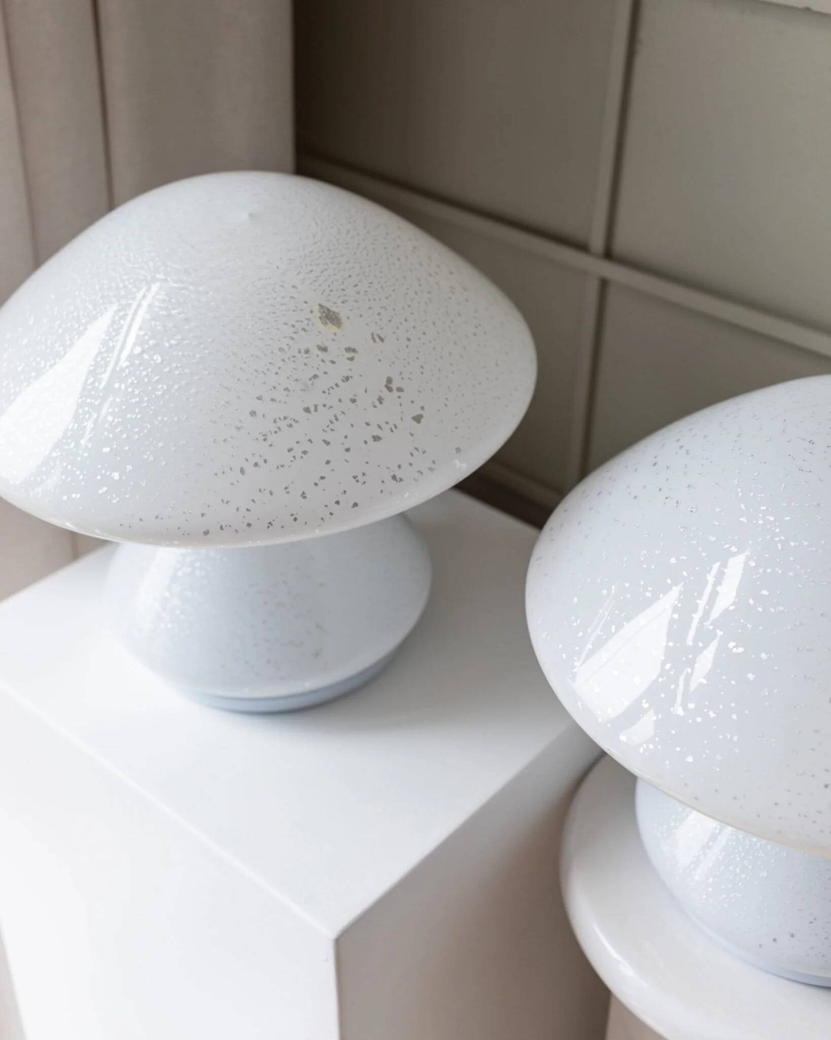 Set of 2 Murano opaline white glass mushroom table lamps with silver ring details - Space Age 1970s