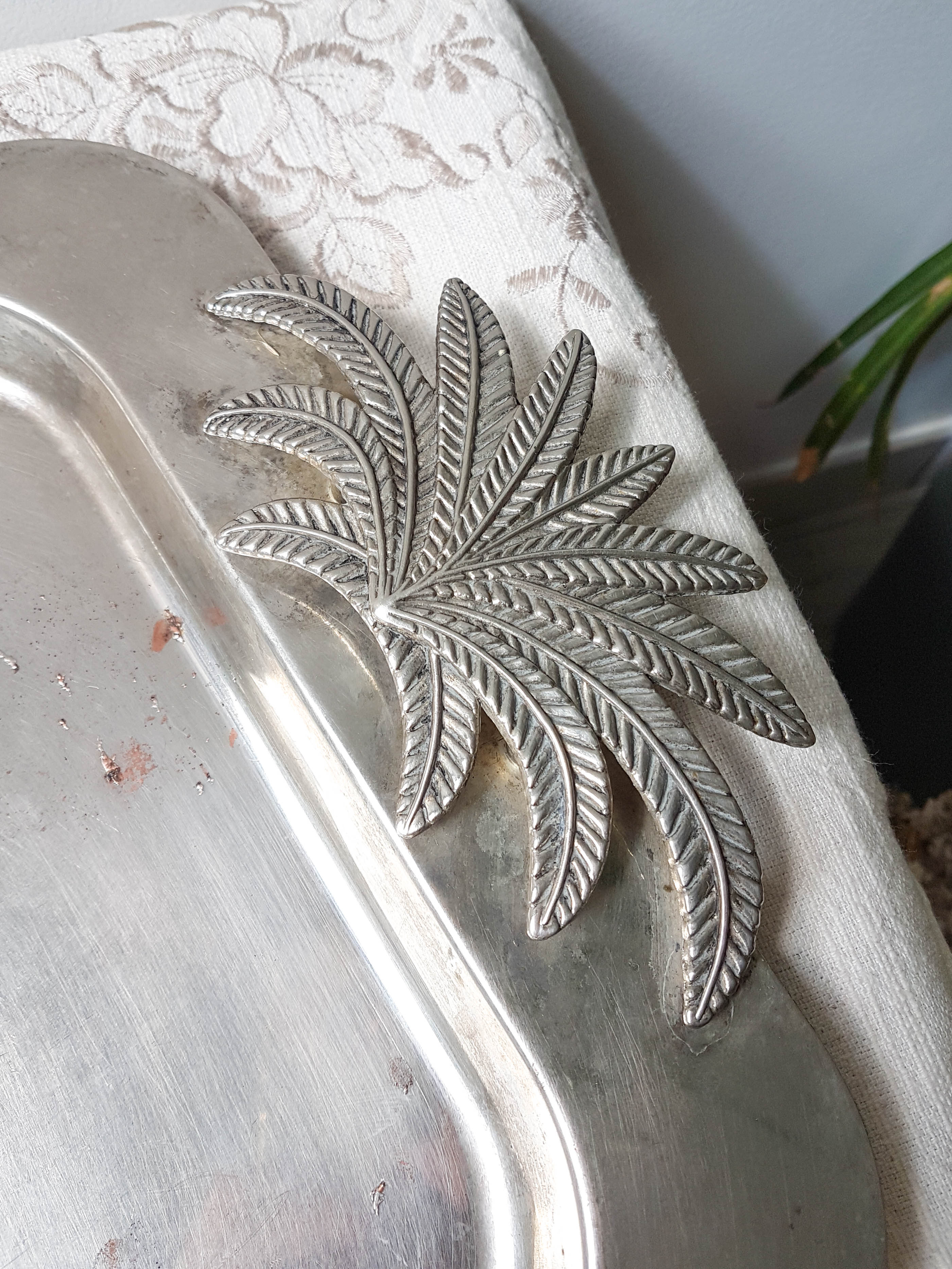 Vintage tray in silver stainless steel and palm tree