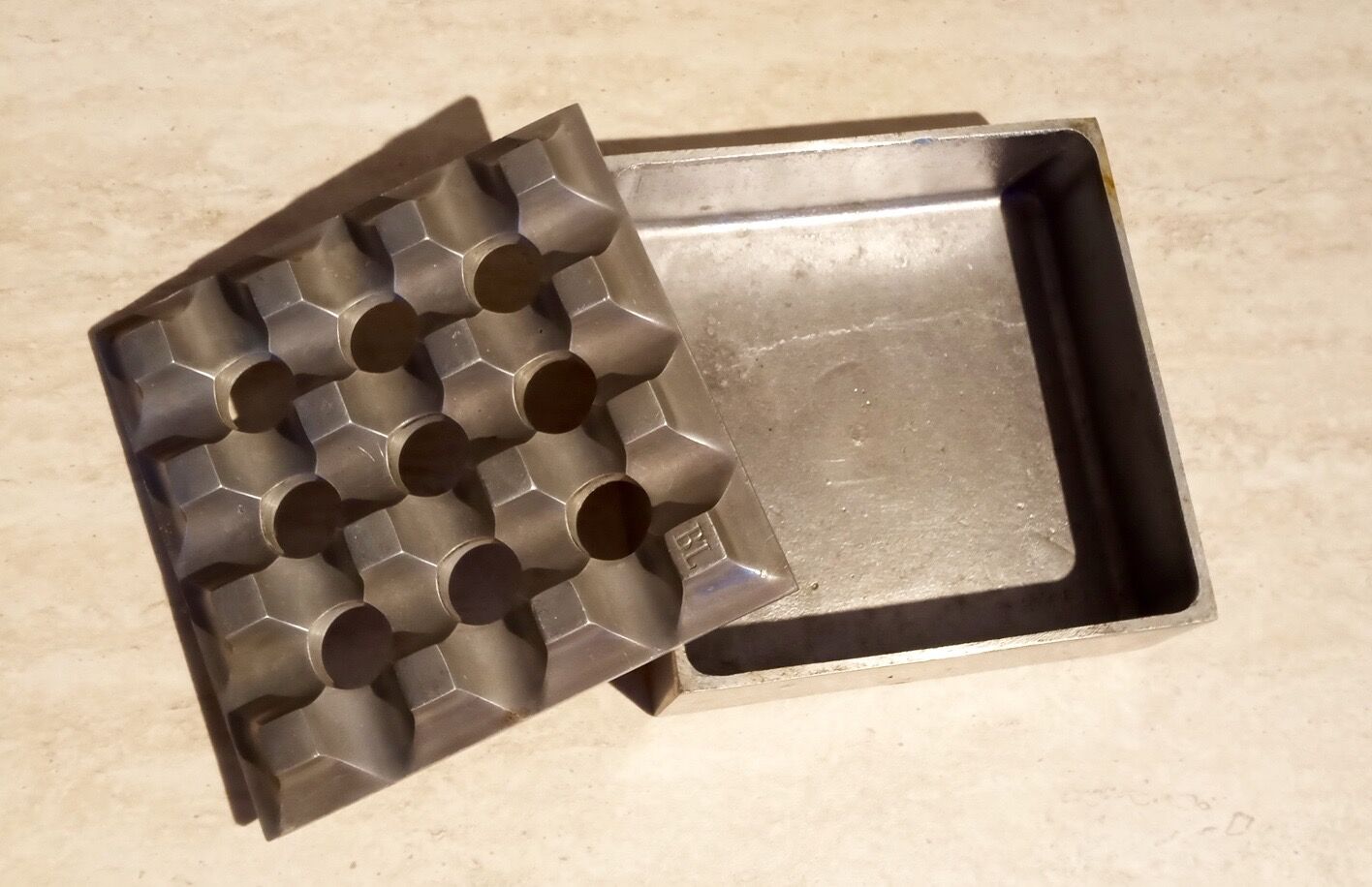 Cendrier ultima backstrom & ljungberg en aluminium