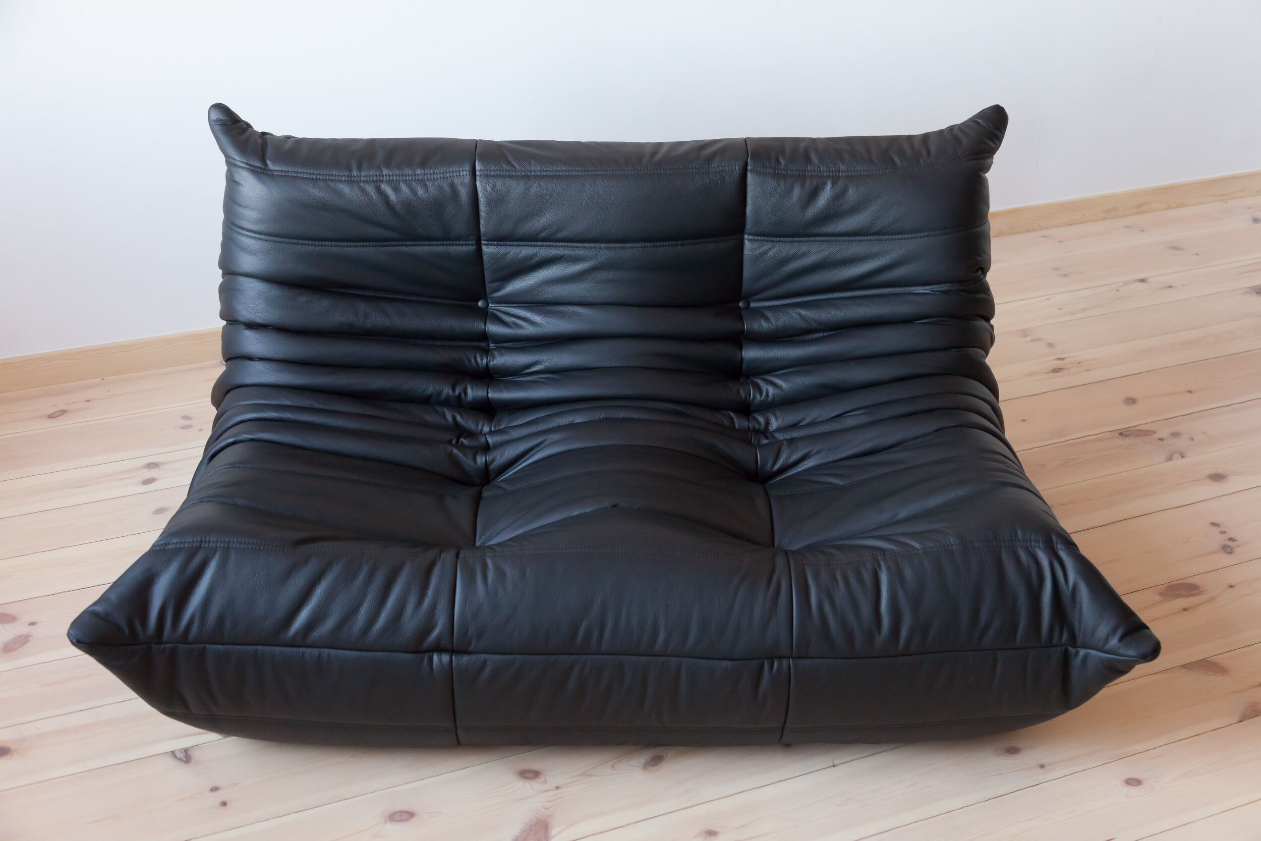 Set Togo leather black model designed by Michel Ducaroy 1973