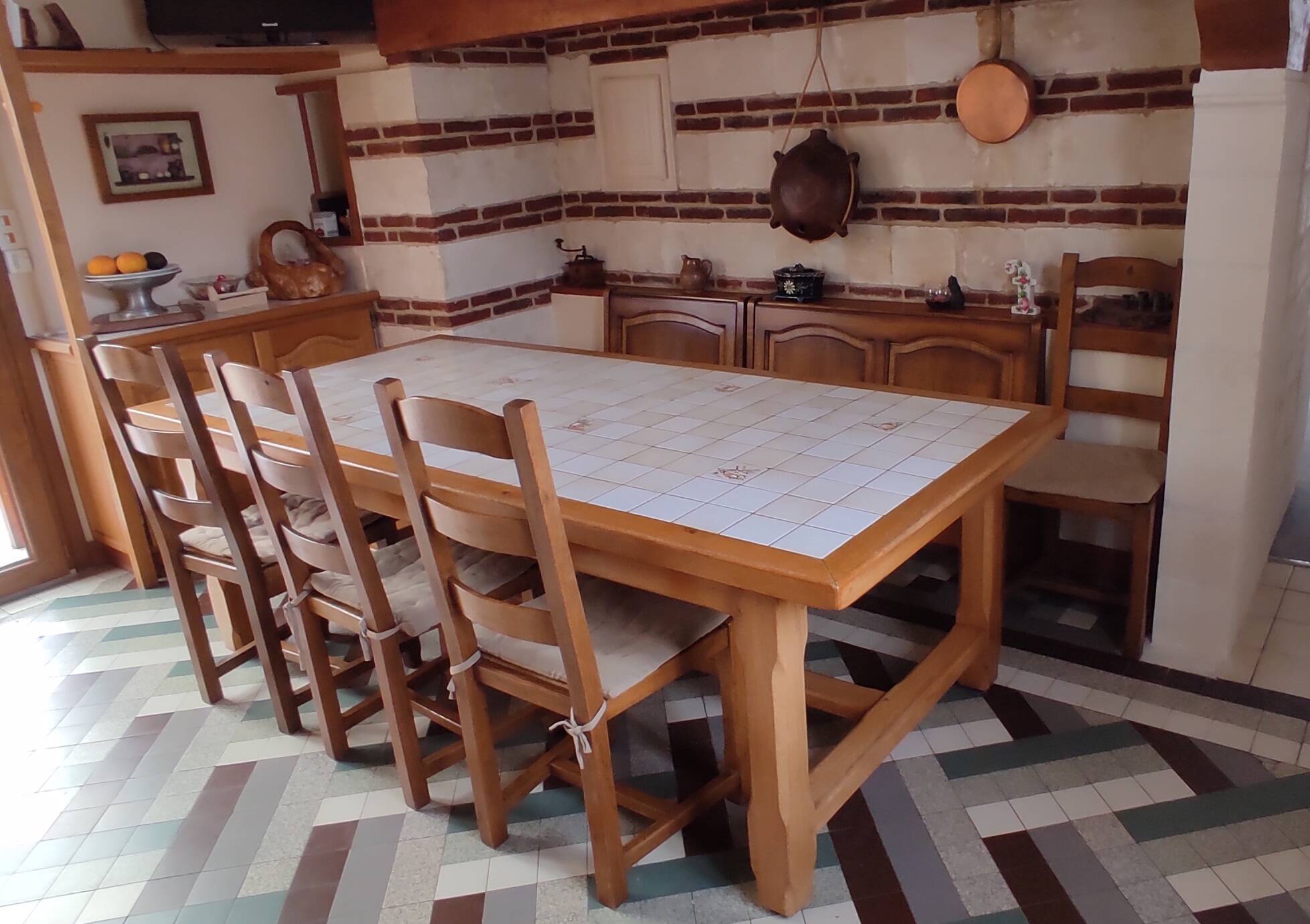 Large solid oak table, tiled top + 4 chairs