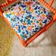 Chaise d'angle "Bobbin" revisitée – Orange Vitaminé & Floral Arty