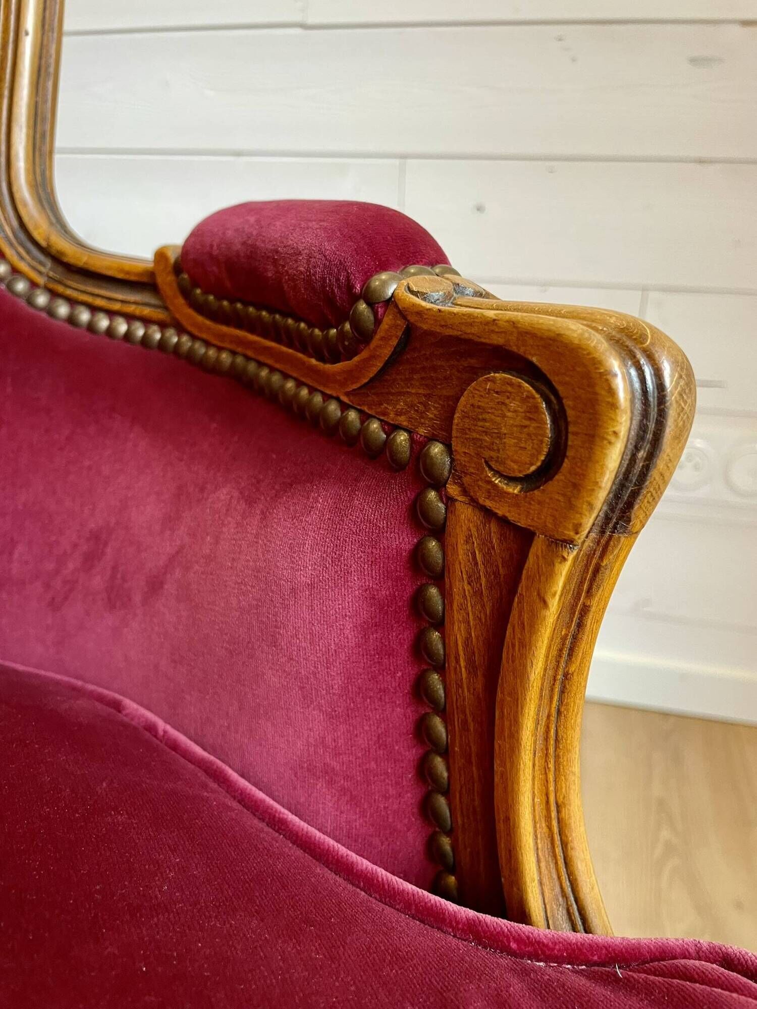 Vintage Louis XV style bergère / cabriolet armchair – Carved wood velvet