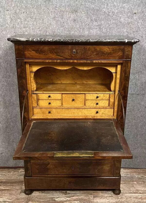 Secrétaire époque Lois Philippe, Restauration en acajou et érable circa 1820