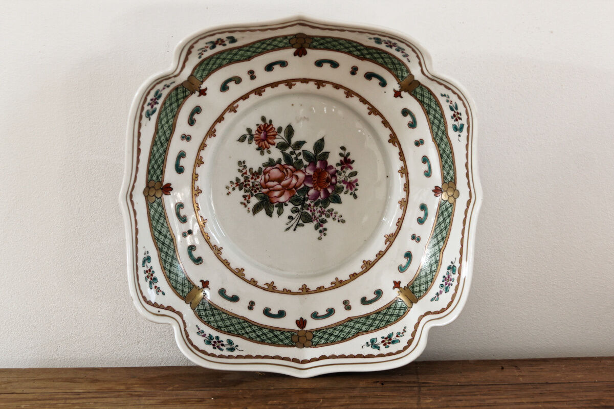 Samson's polylobed porcelain dish