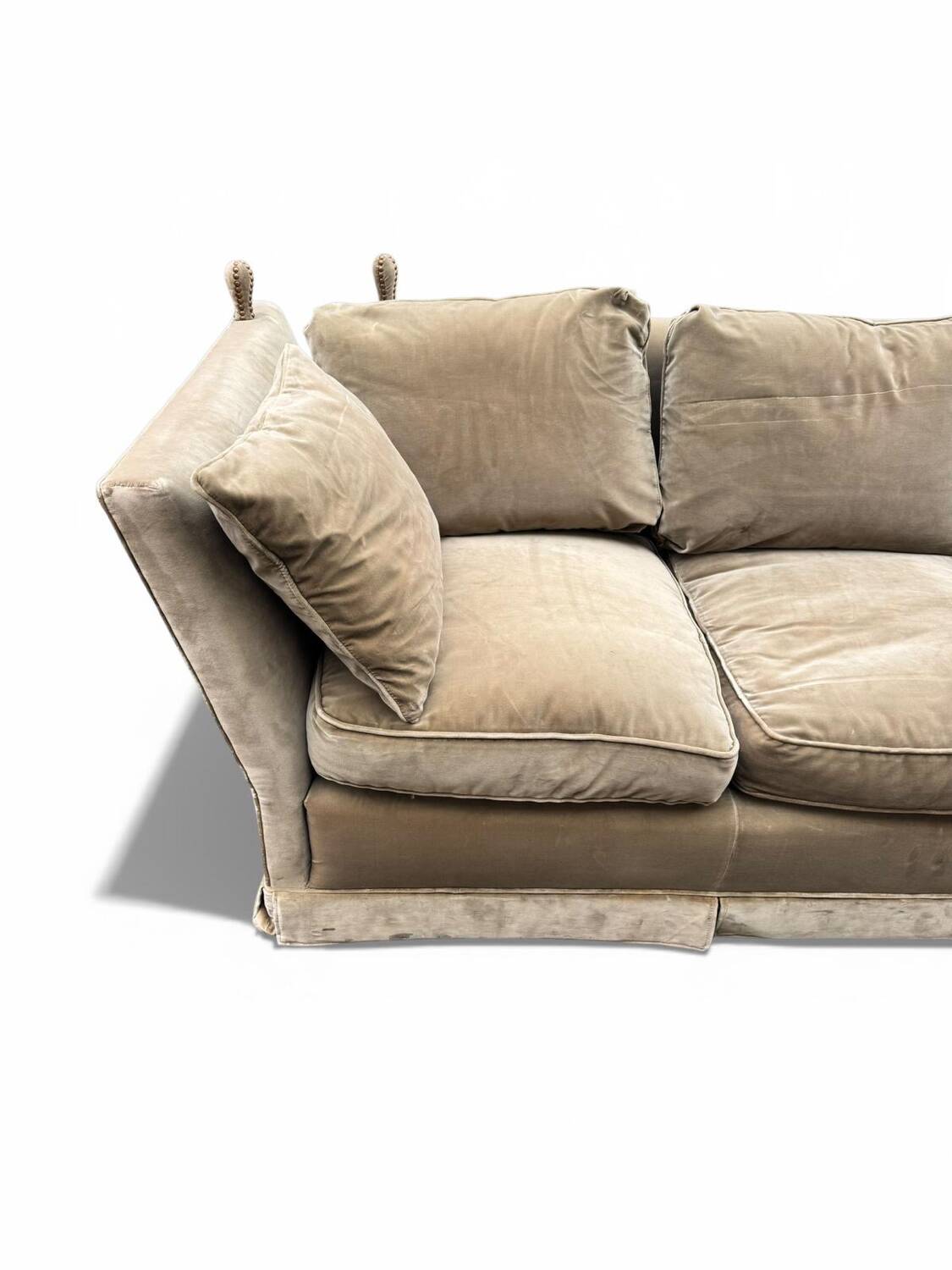 Beautiful Knole model canapé in velvet.