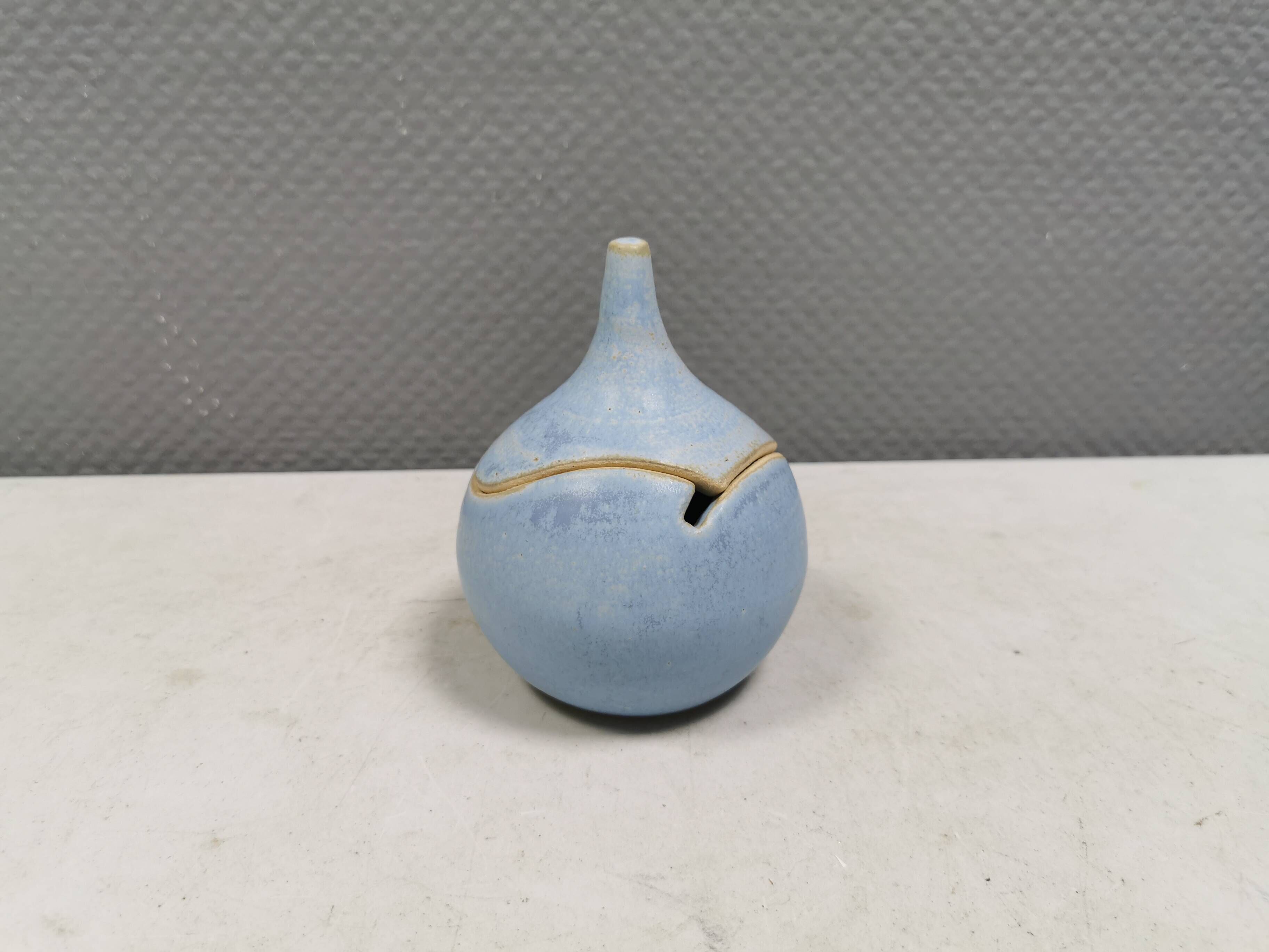 Sugar bowl/Lidded jar in ceramic, Danish from the 1980s-90s.