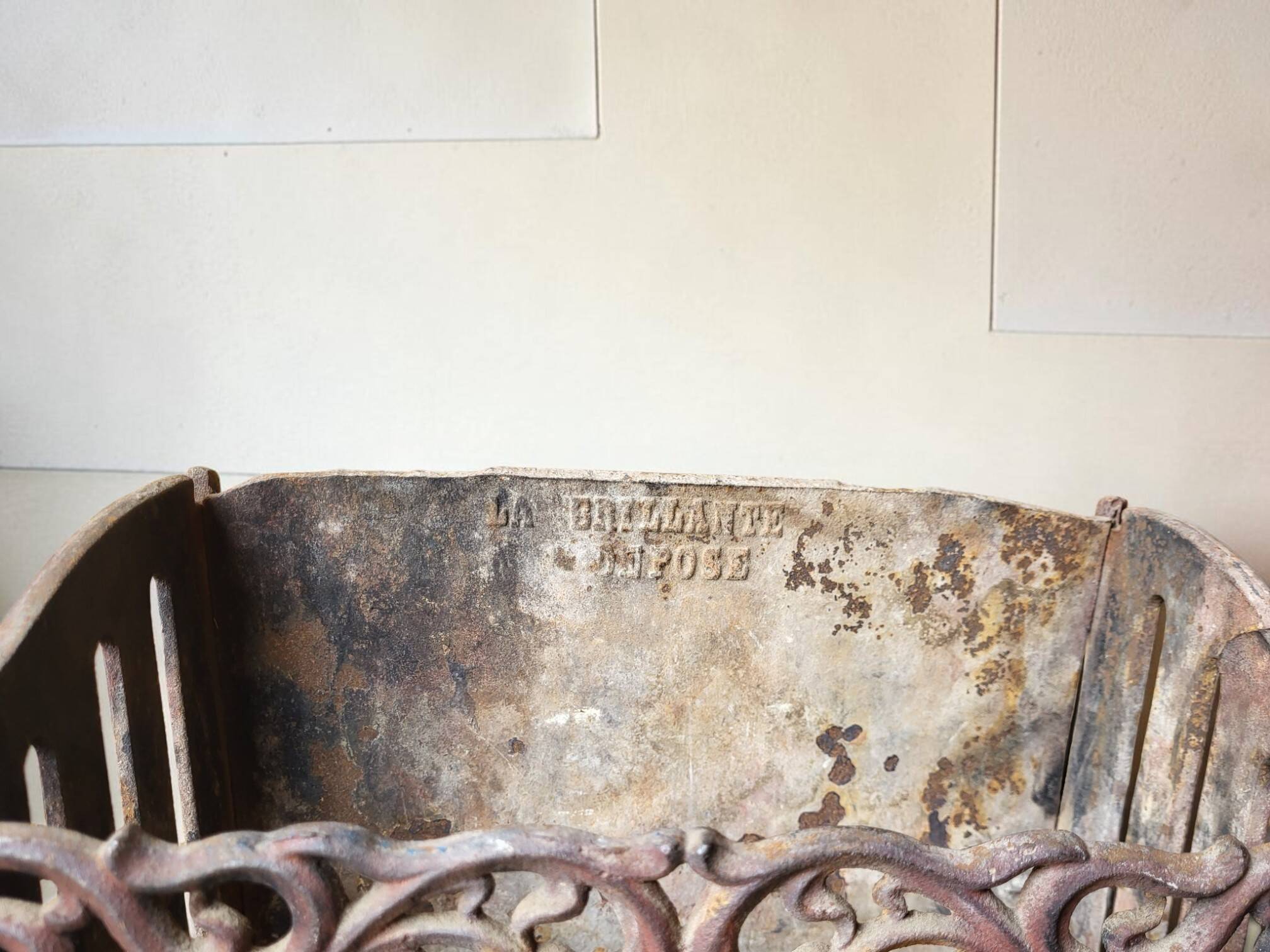 Log holder / Cast iron fire basket