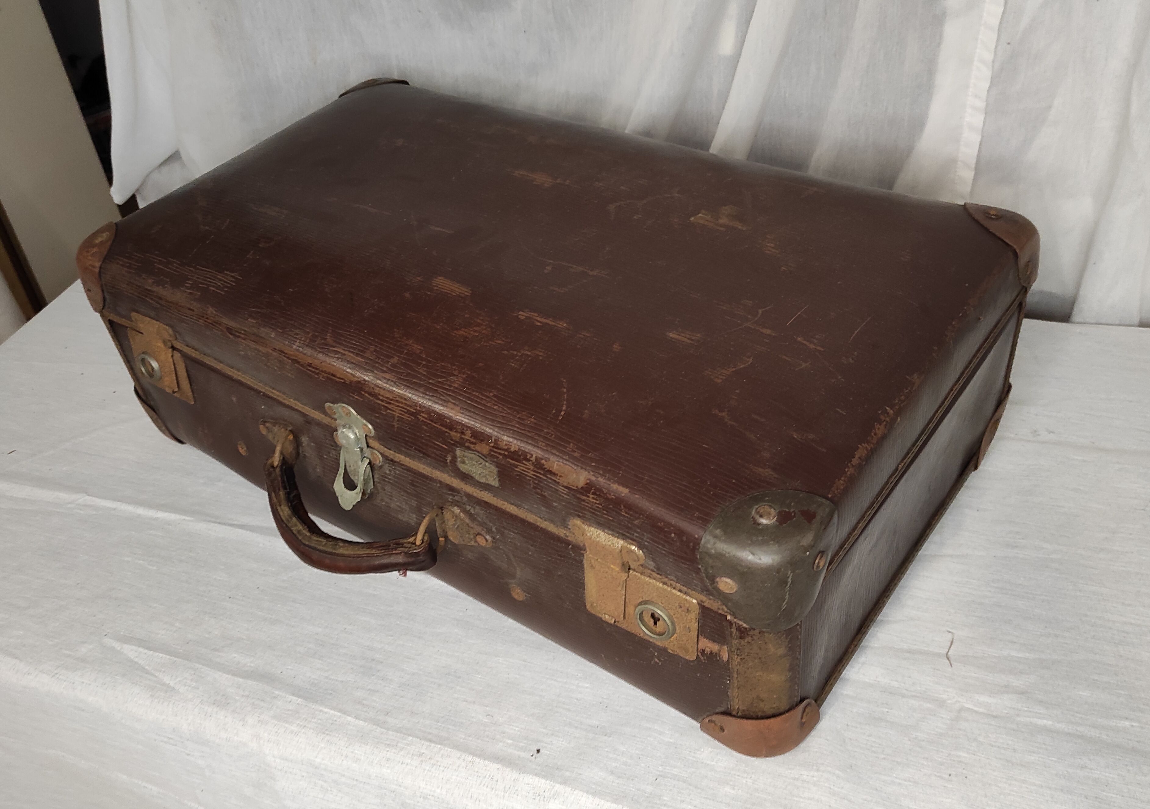 Old suitcase 40s / 50s