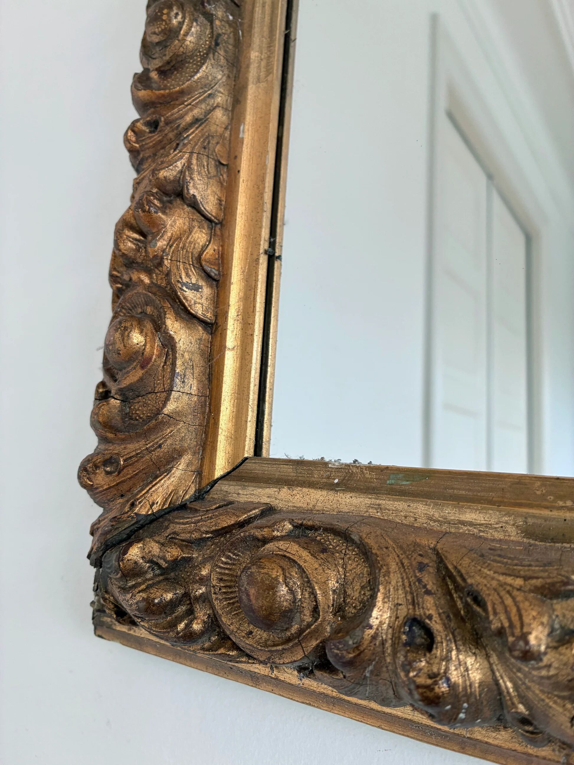 Miroir mural en bois doré antique français en or