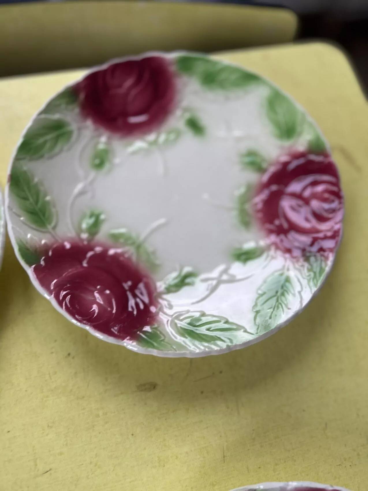 Set of 8 barbotine plates, the Onnaing roses – early 20th century