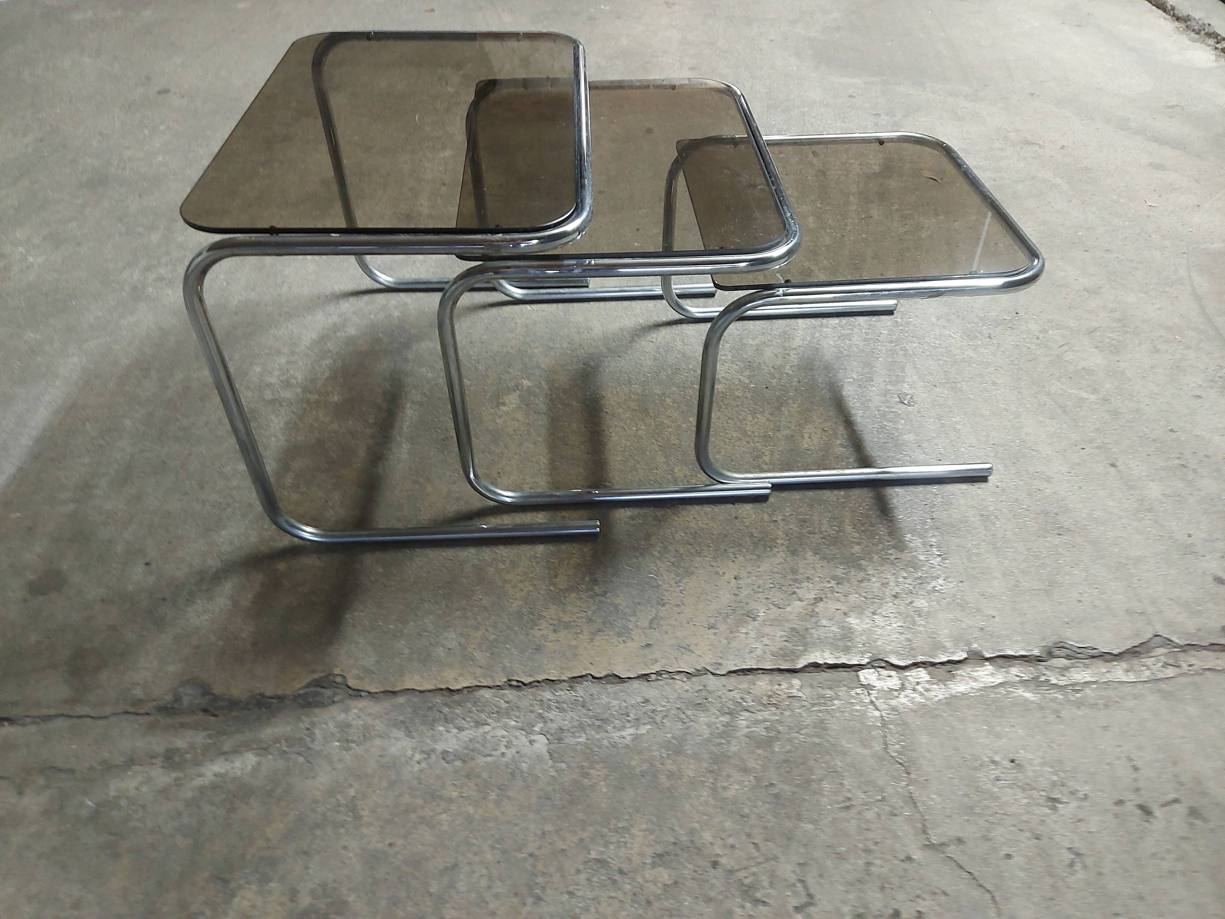 3 vintage nesting tables 70'S