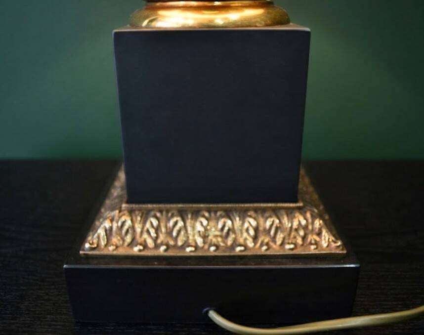 Empire Style Table Lamp Imperial Eagle deknut
