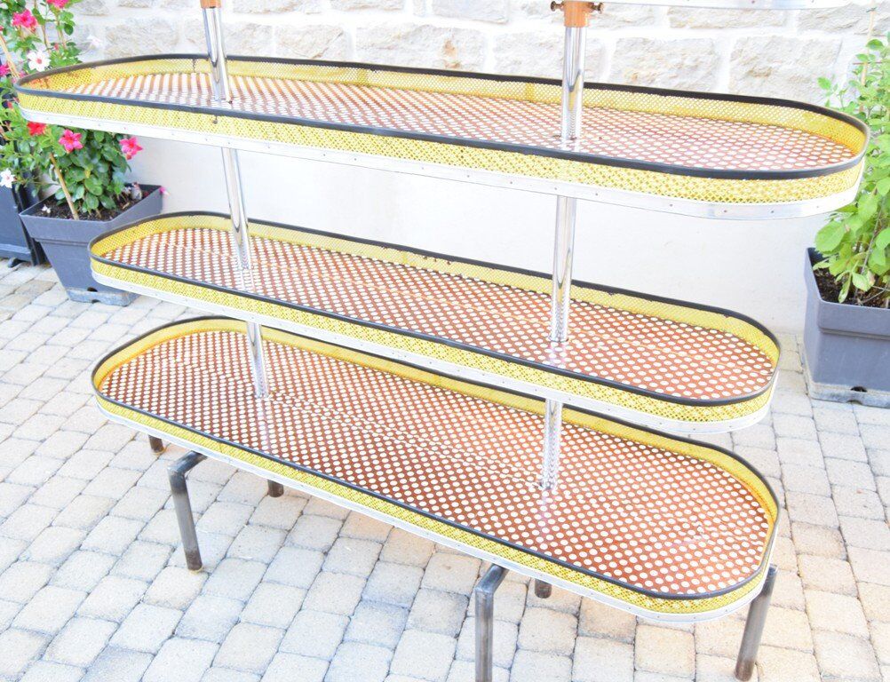 Dessert Or Store Gondola