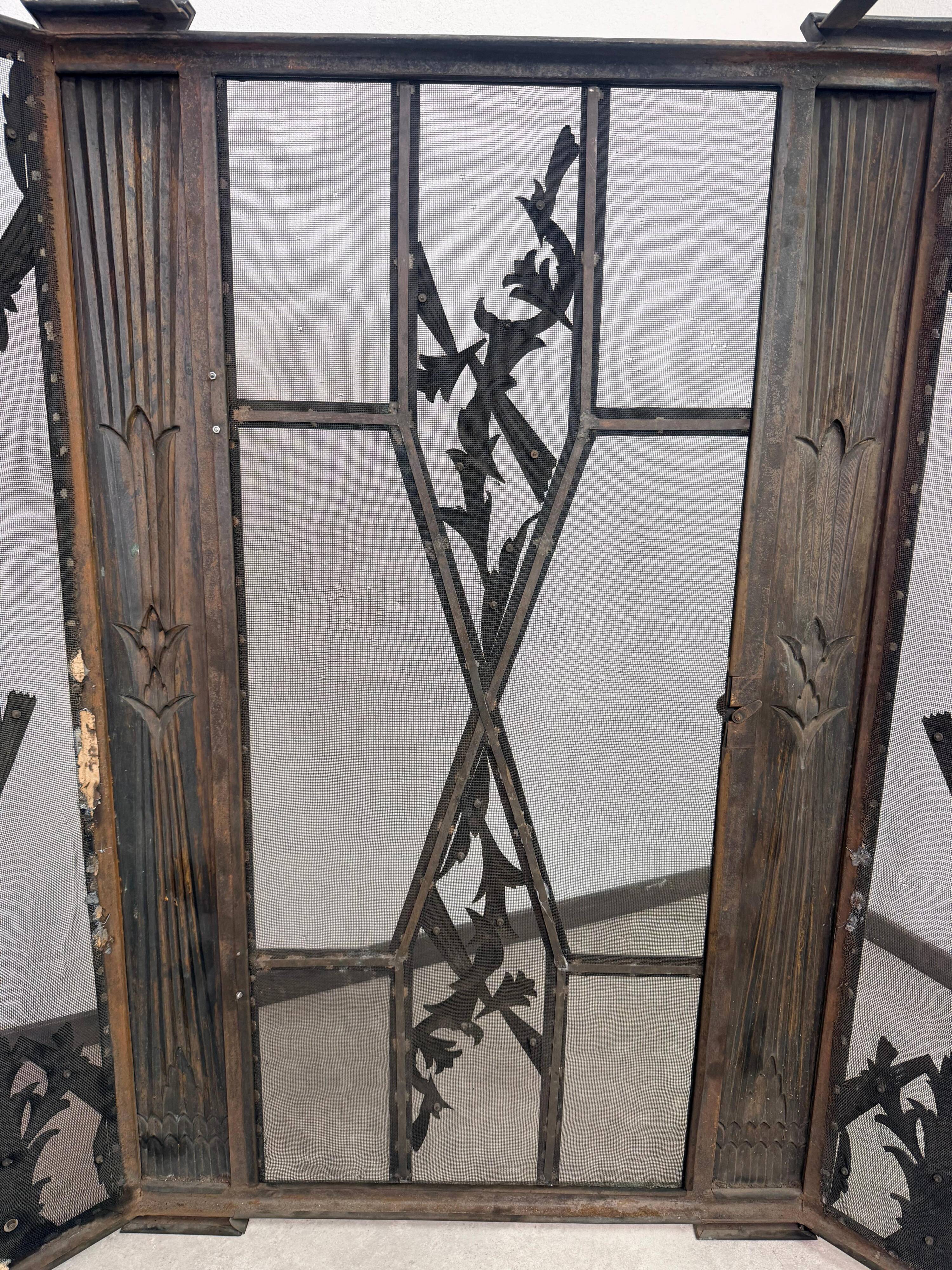 Corner fireplace screen in brass attributed to Dagobert Peche