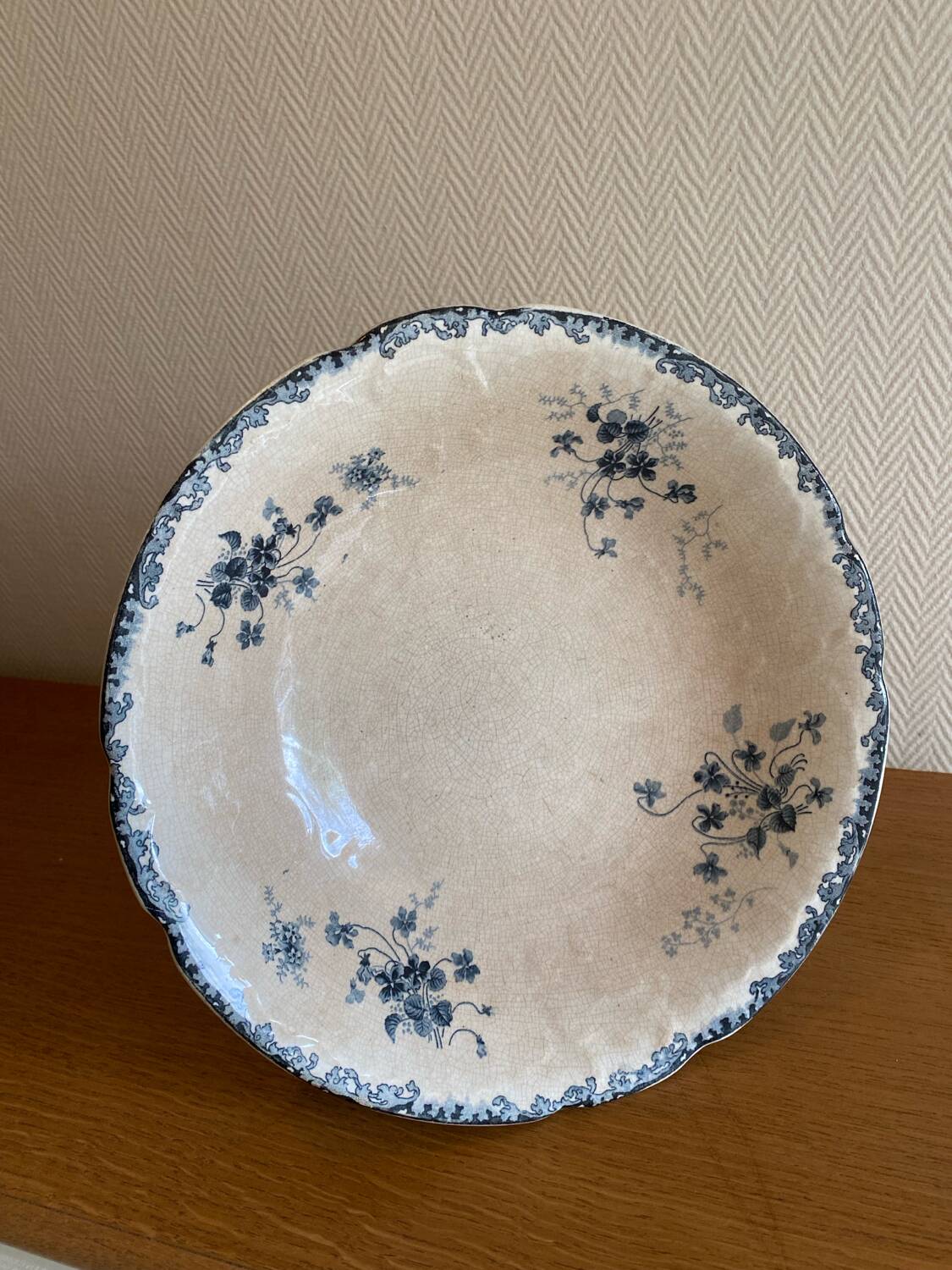 Antique fruit bowl signed E. Bourgeois Paris Grand Dépôt late 19th century