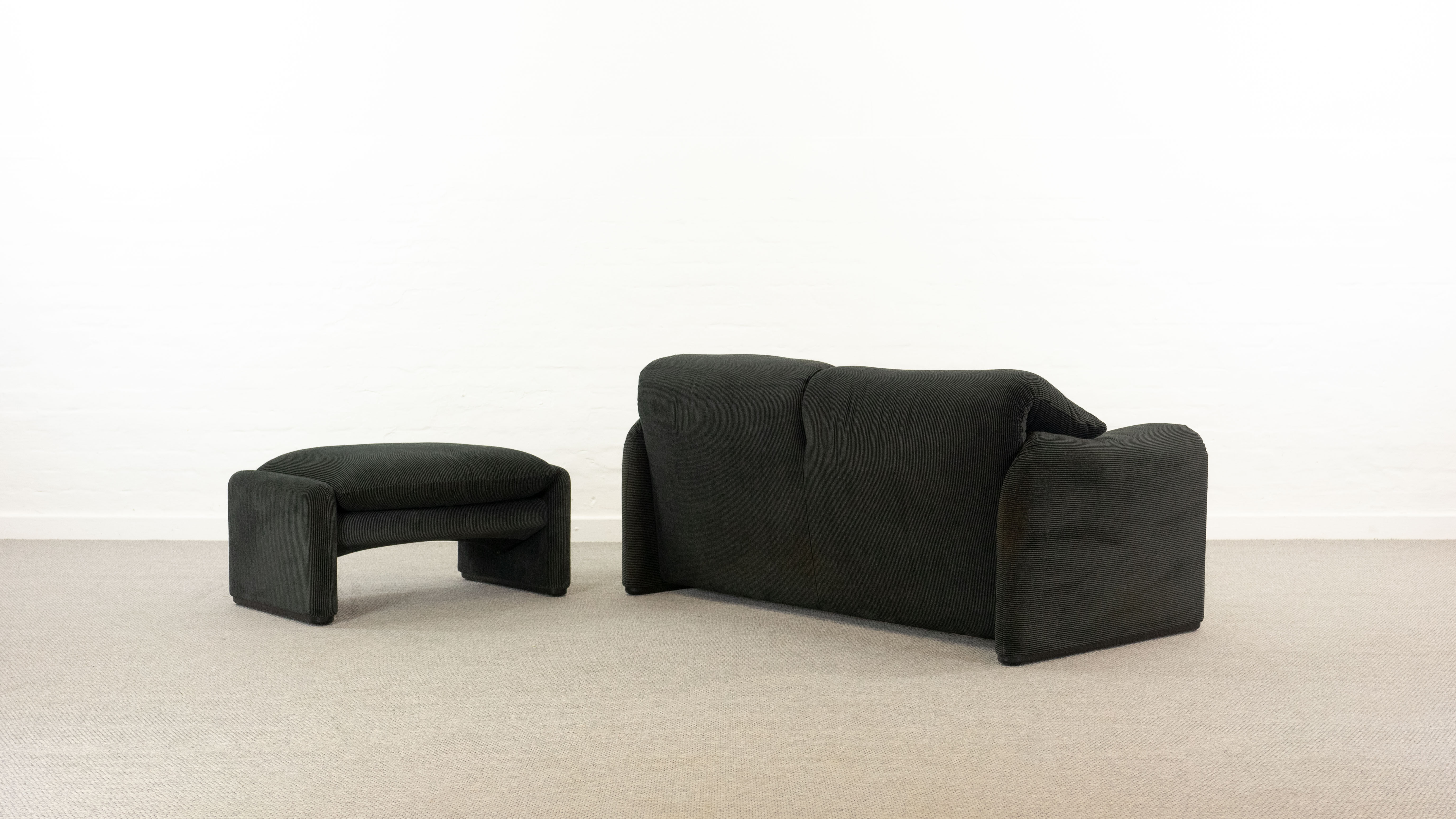 2-seater sofa & footstool maralunga by Vico Magistretti, Cassina
