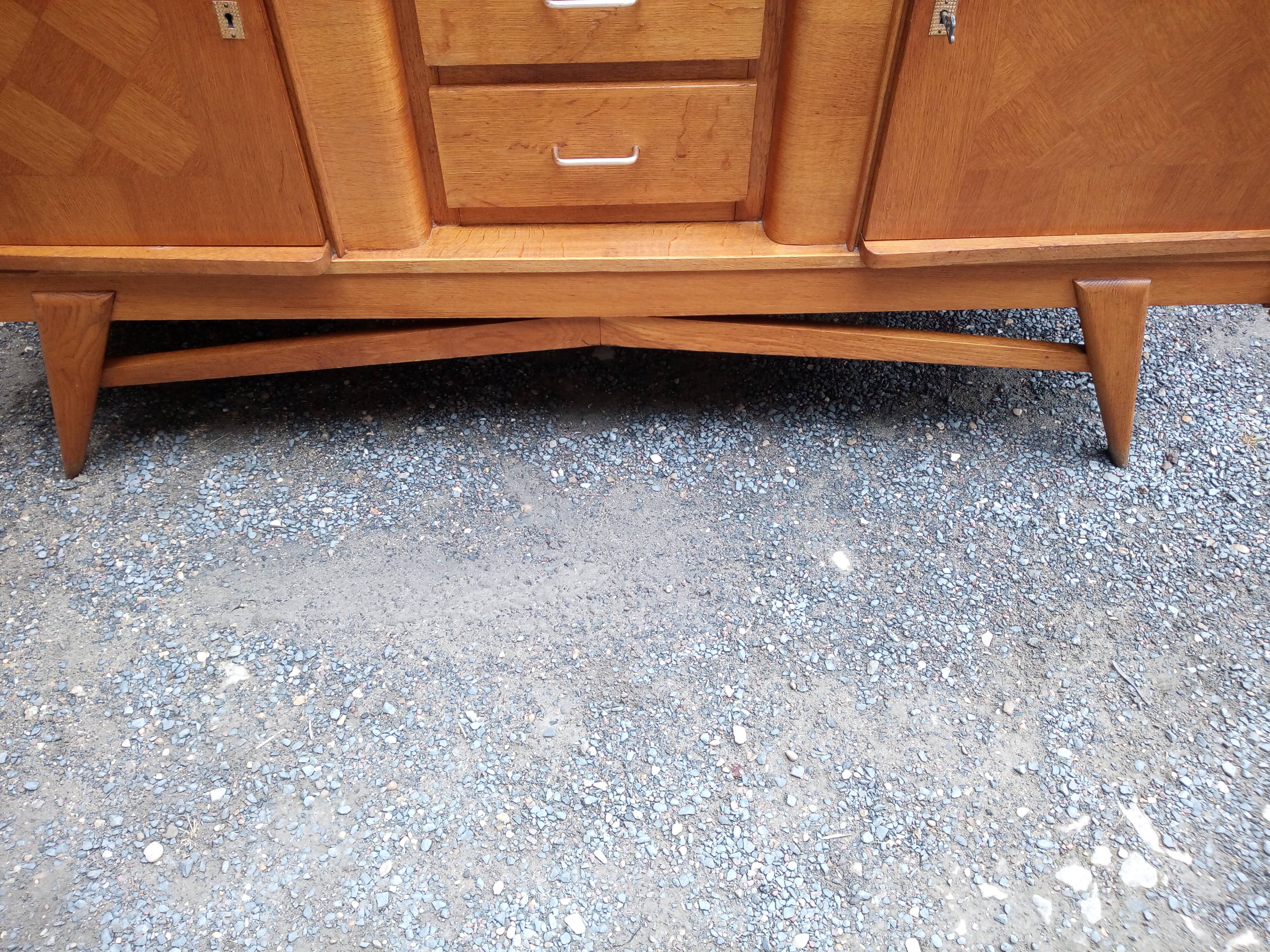 Enfilade à pieds compas