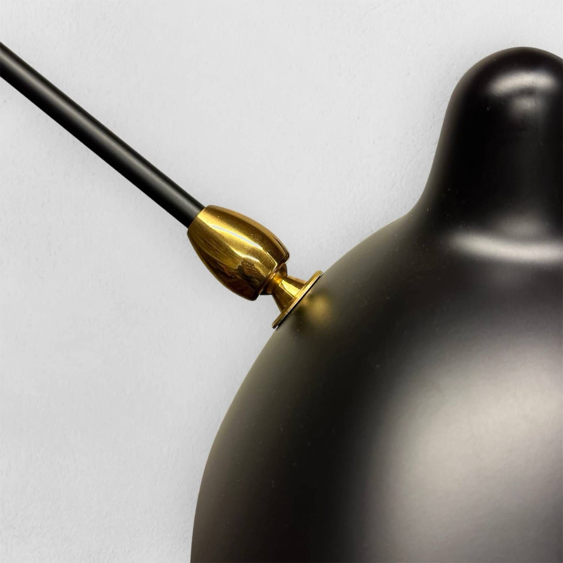 Authentique lampadaire par Serge Mouille