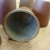 8 tasses / verres anciens en grès vernisse