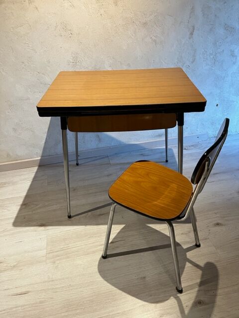 Table and chair in formica 1960/70