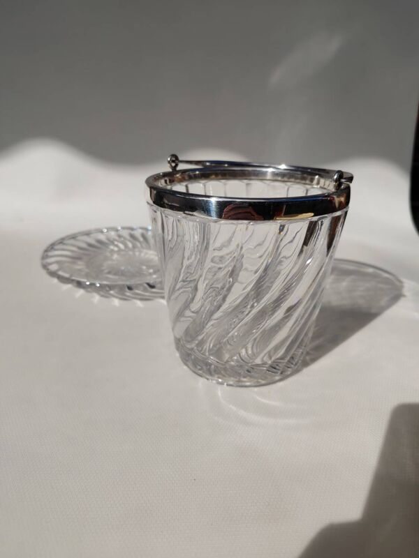Seau à glaçons et son assiette en cristal de baccarat, modèle bambou.