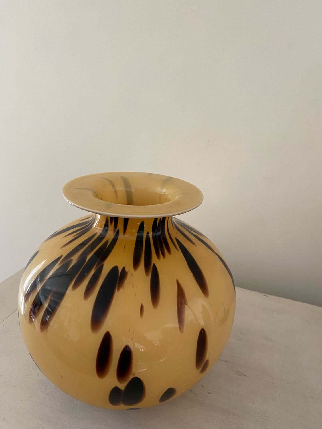 Vase verre d'art de style écaille de tortue jaune doré pate de verre 1970