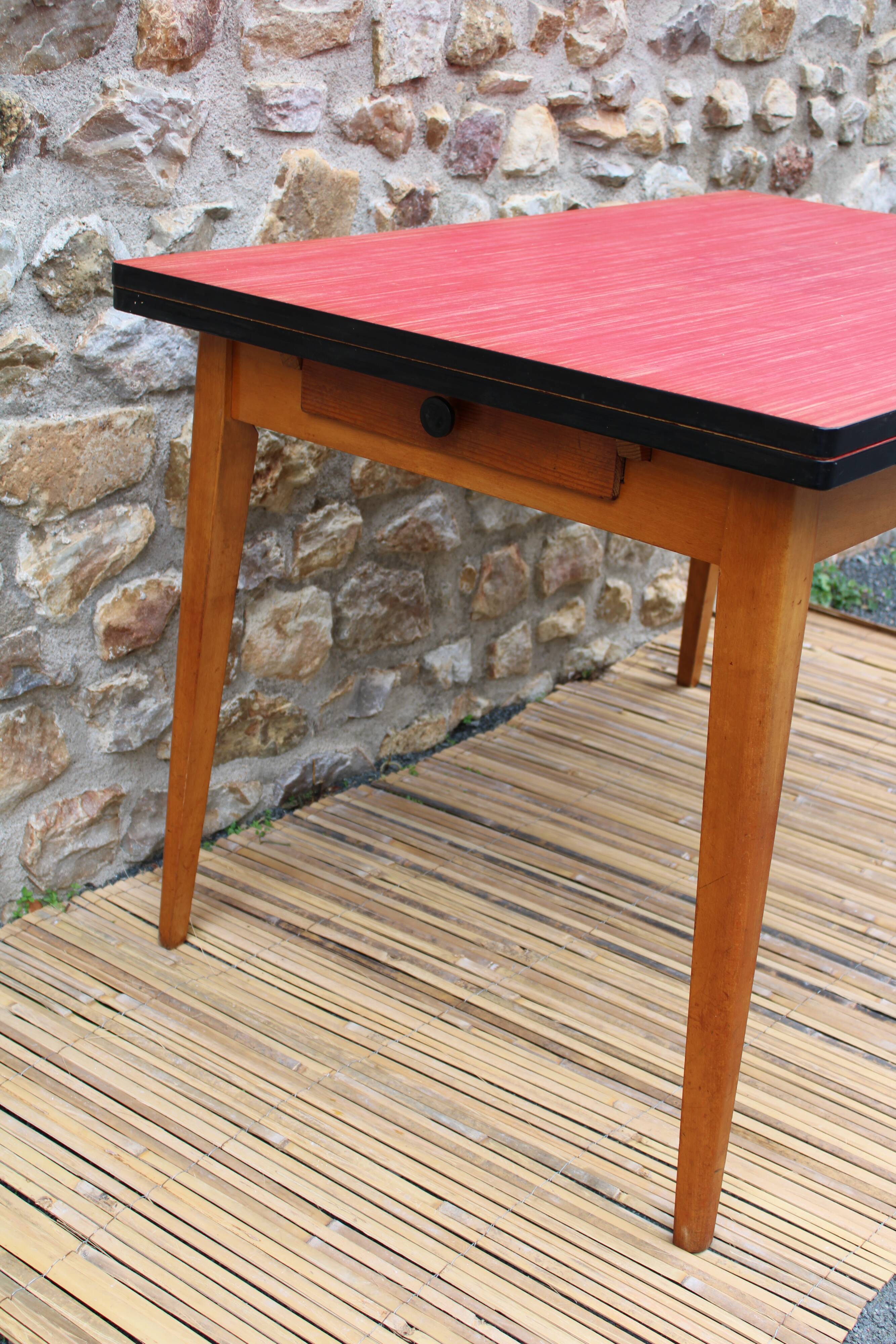 Extendable wooden and formica table