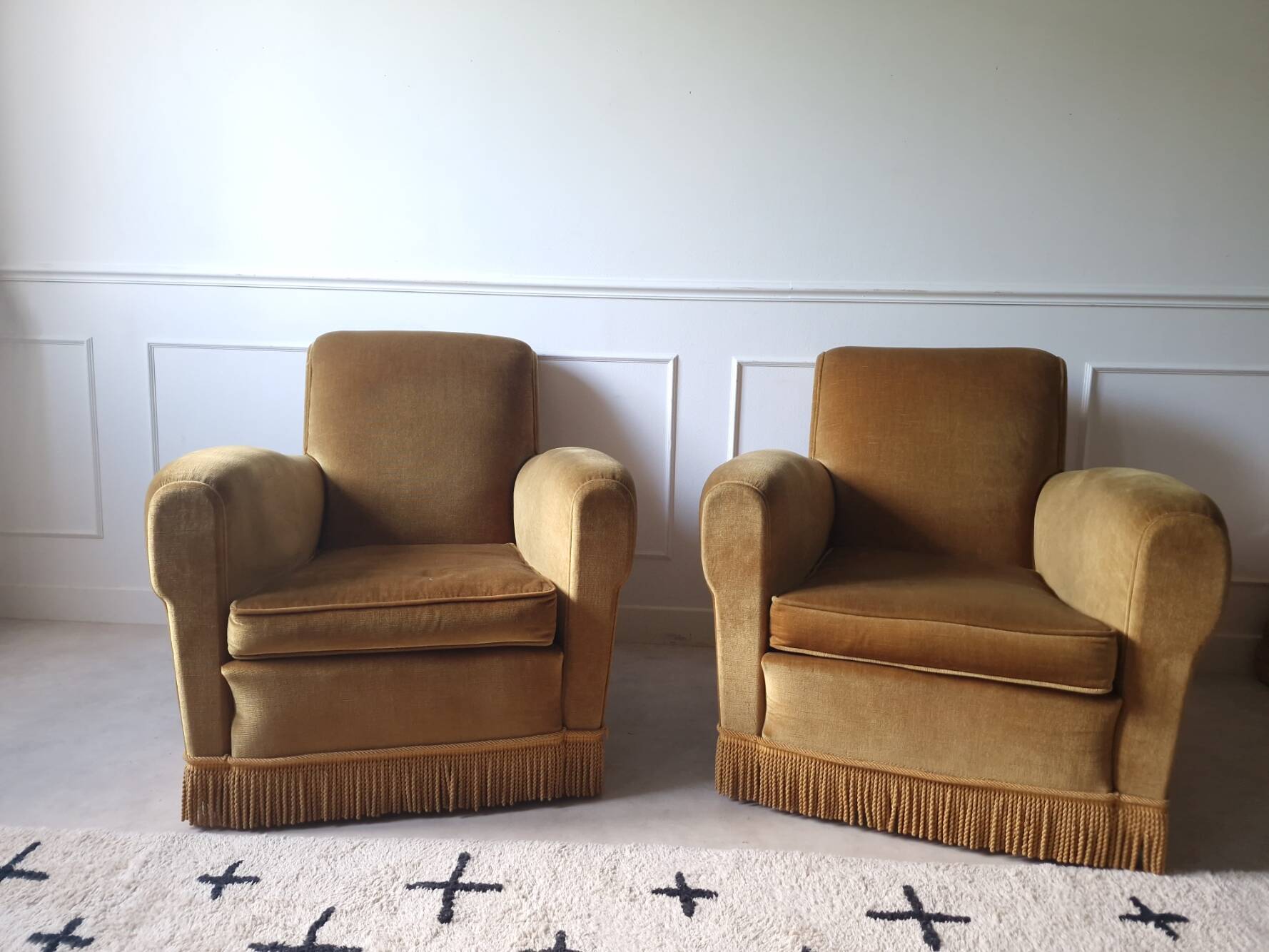 Pair of velvet armchairs
