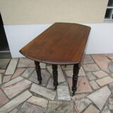 Antique table with 2 flaps