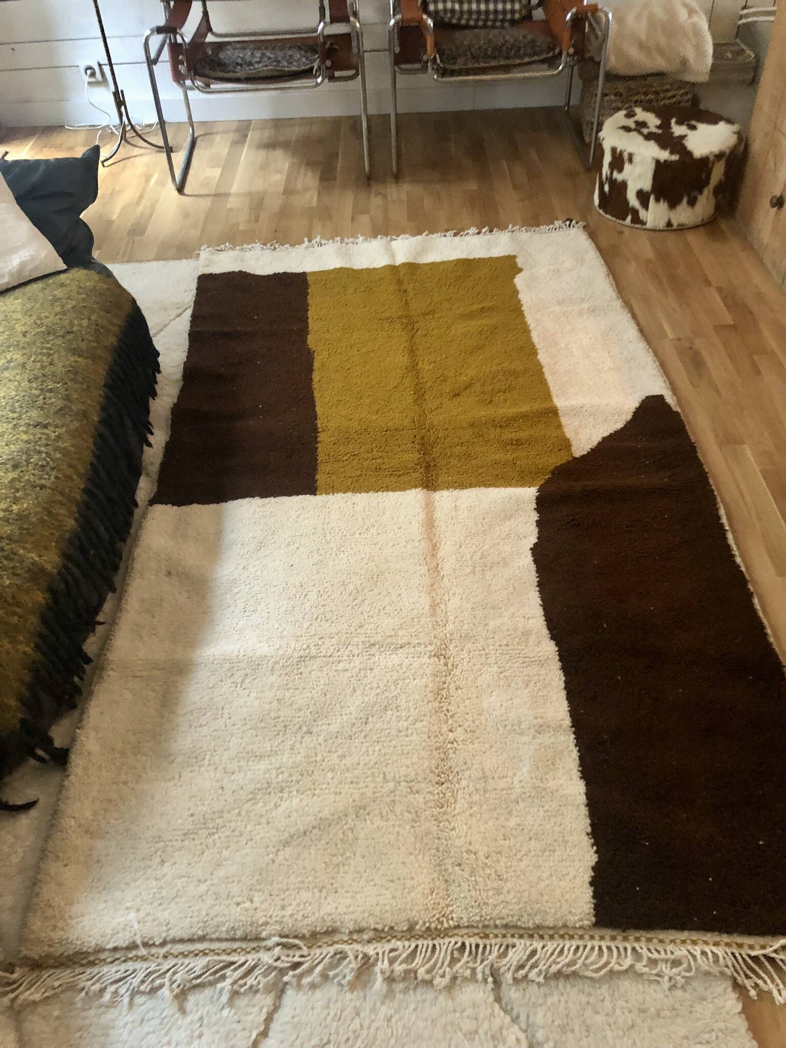 Wool Berber-style rug with geometric patterns