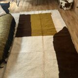 Wool Berber-style rug with geometric patterns